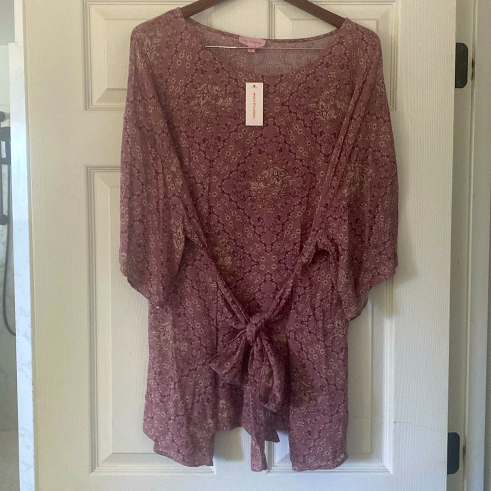 Women’s beautiful blouse/top lavender, purple and white flower decor